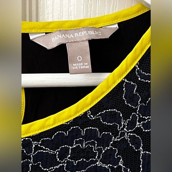 🌸 Banana Republic sleeveless top, size 0 - Picture 3 of 4